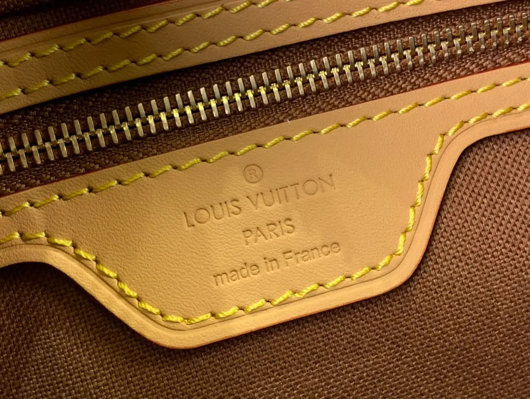 LV 2001 Trotteur Monogram Shoulder Bag Canvas Brown Secondary image