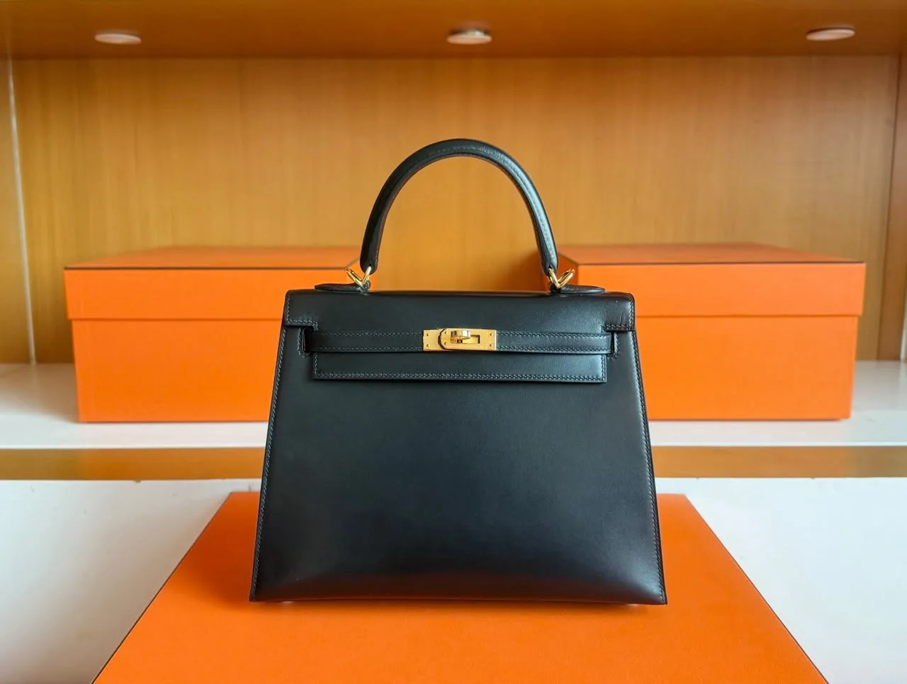 H 25cm Kelly Sellier Black Swift Gold Hardware Secondary image