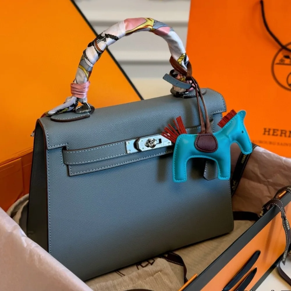 H Kelly Epsom Bleu Celeste 28cm Secondary image