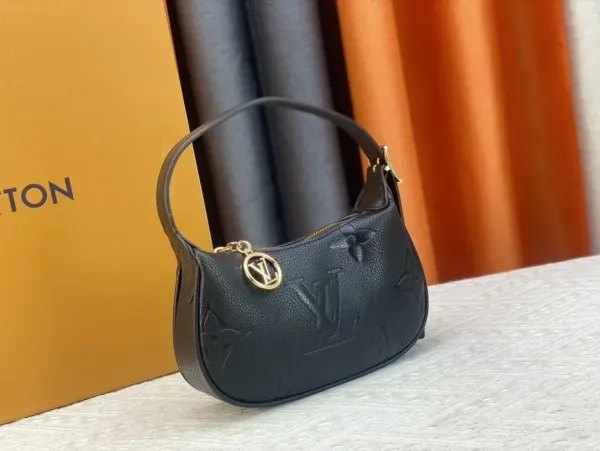Louis Vuitton Mini Moon Black 20Cm M82391