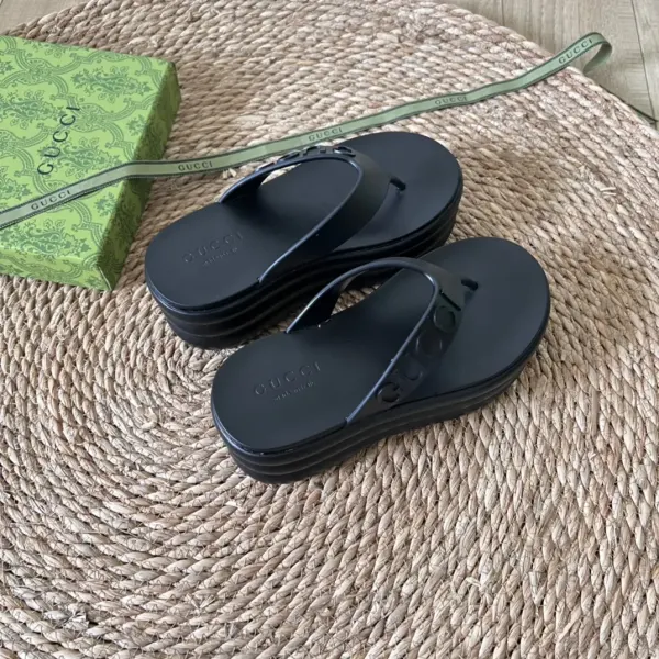 Gucci Tarifa Rubber Platform Flip Flops Black