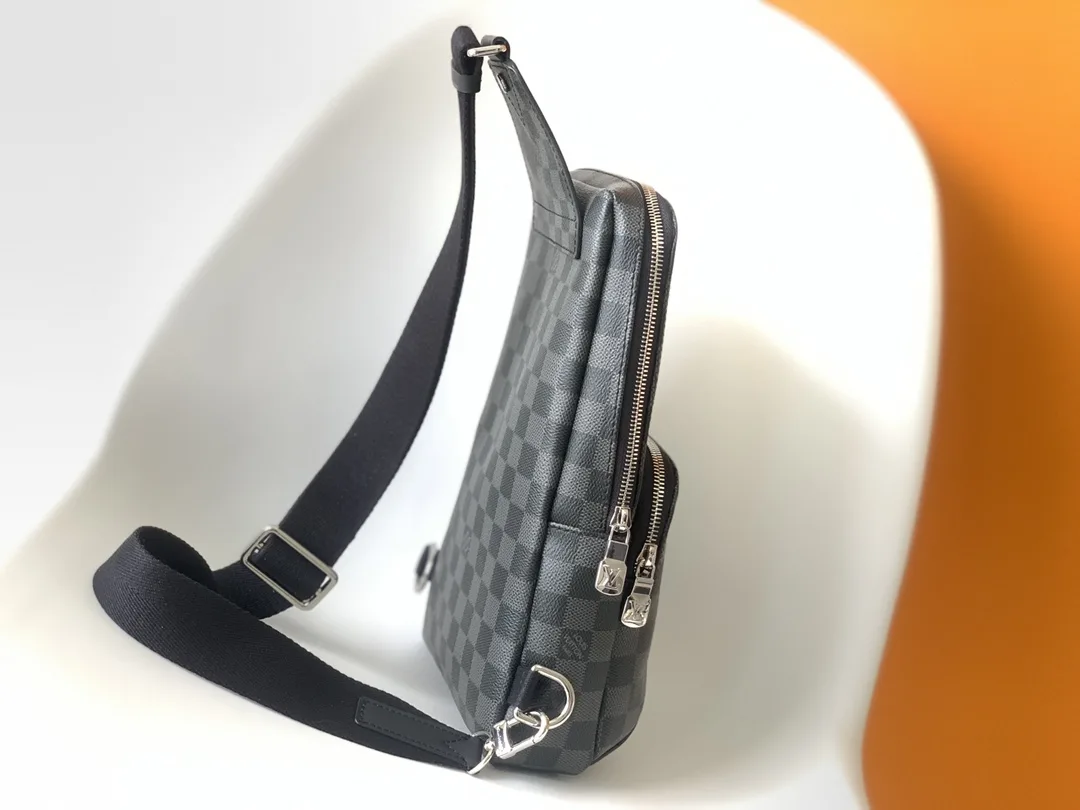Louis Vuitton Avenue Slingbag Damier Infini Onyx Silver 31Cm N40097 Secondary image