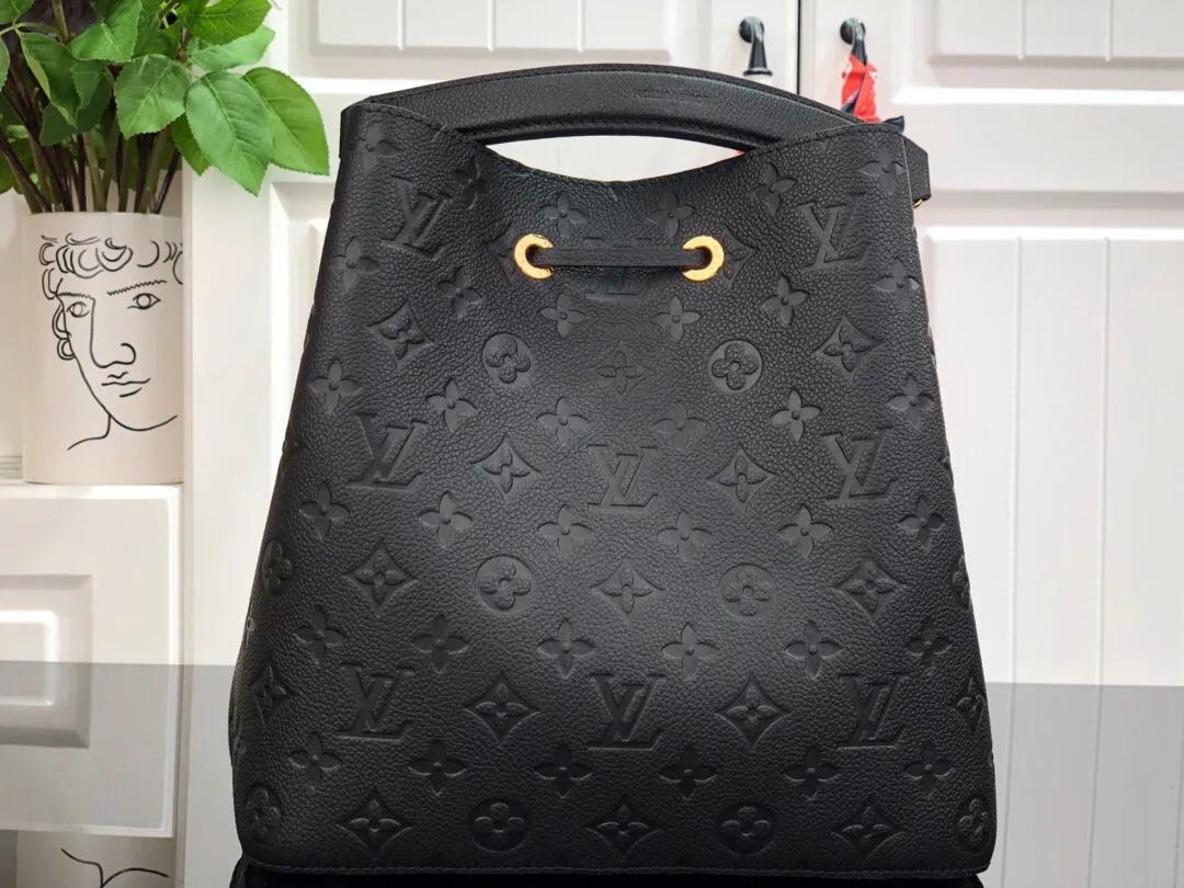 Louis Vuitton Neonoe Mm Bucket 26Cm Black M45256 Secondary image