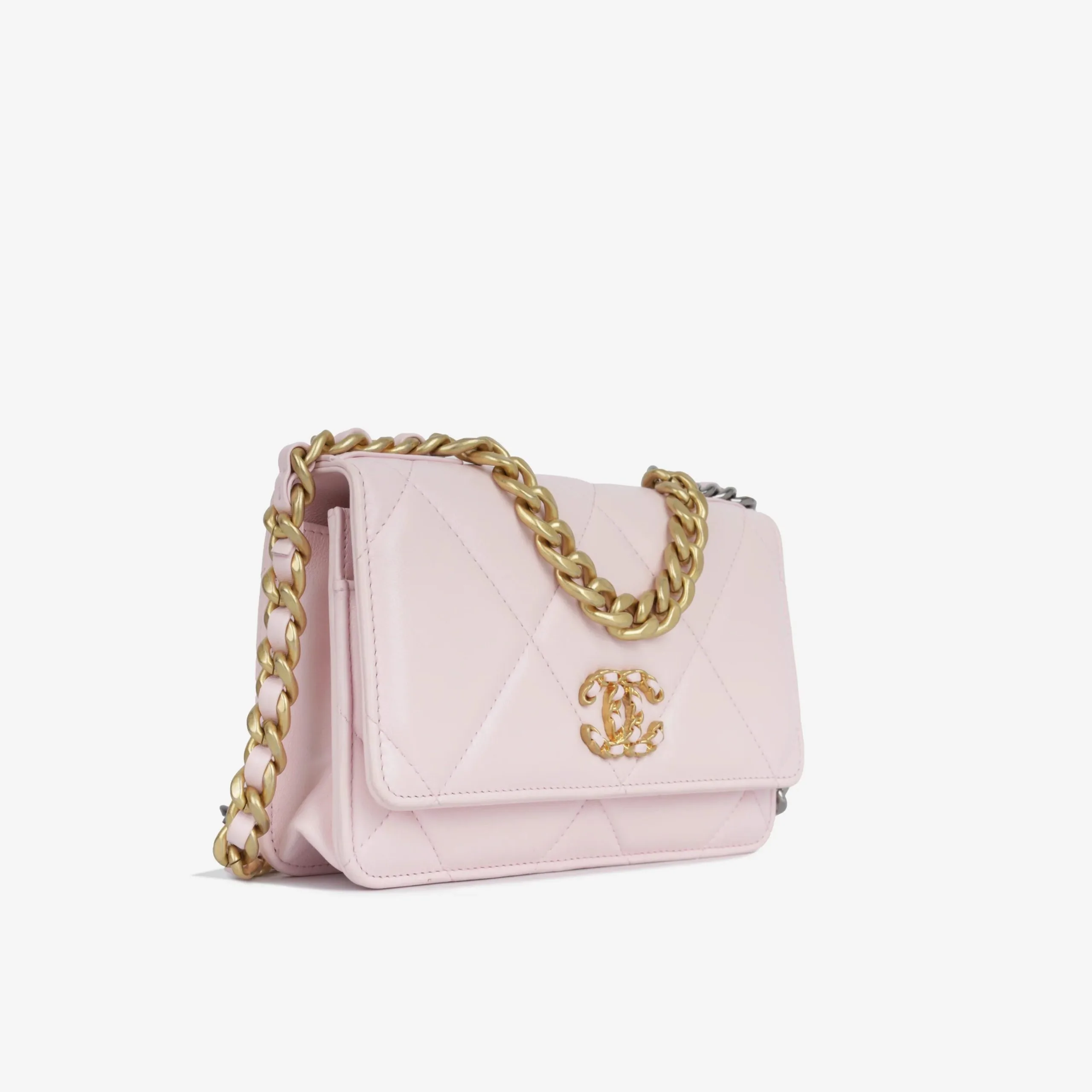 Chanel 19 WOC Secondary image