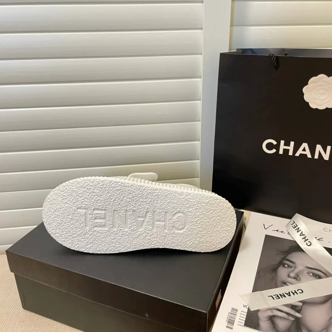 Chanel Logo Embroidered Shearling Cream Slides – 37 Eu 6 Us 24 Cm 9 4 In