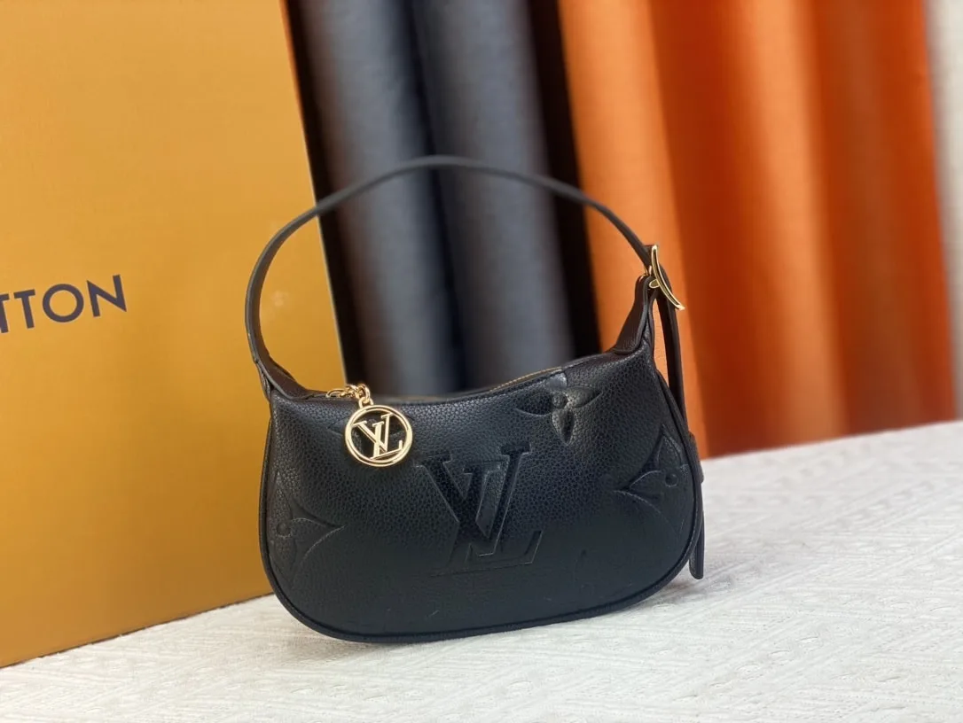 Louis Vuitton Mini Moon Black 20Cm M82391