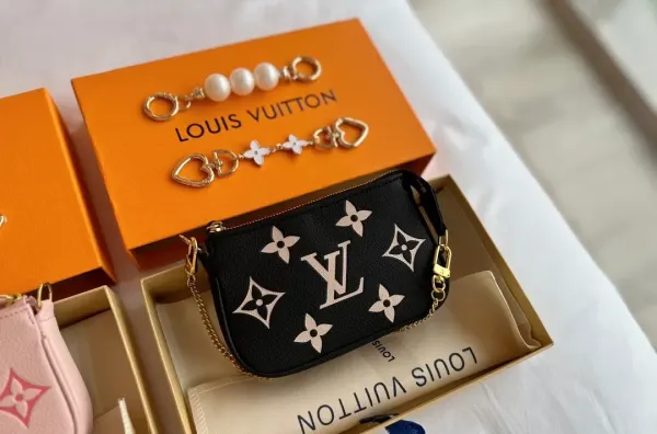 Louis Vuitton Mini Pochette Accessoires Black M80732