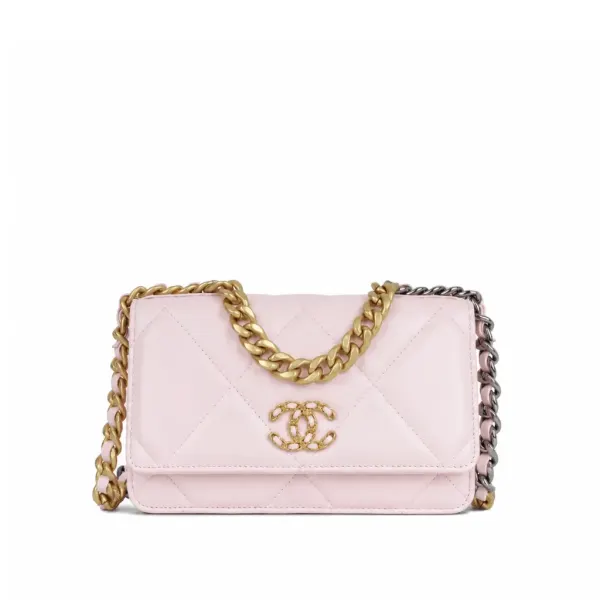 Chanel 19 WOC