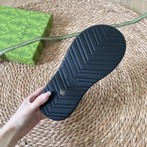 Gucci Tarifa Rubber Platform Flip Flops Black