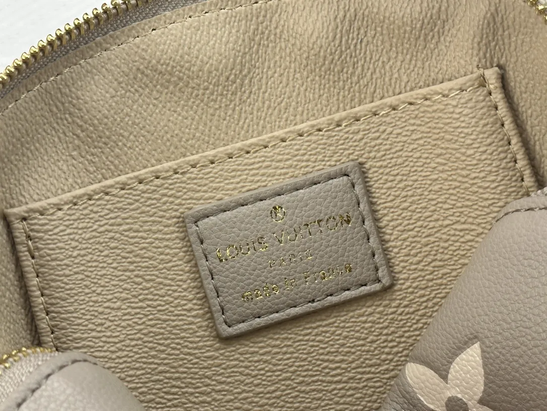 Louis Vuitton Cosmetic Pouch Pm Creme 17Cm M45951 Secondary image