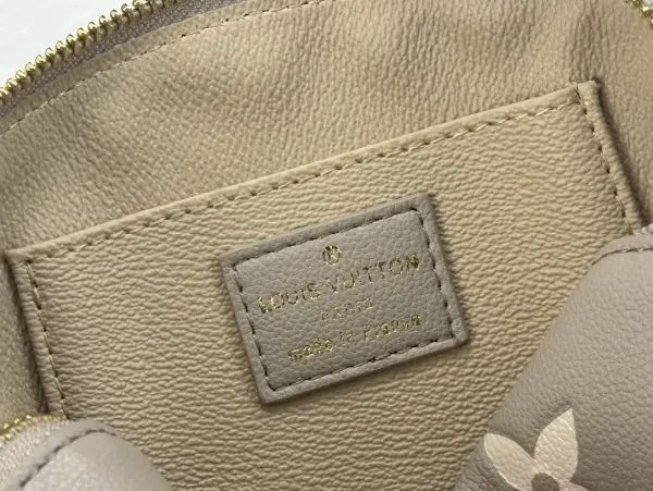 Louis Vuitton Cosmetic Pouch Pm Creme 17Cm M45951