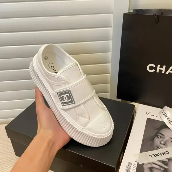 Chanel Logo Embroidered Shearling Cream Slides – 37 Eu 6 Us 24 Cm 9 4 In