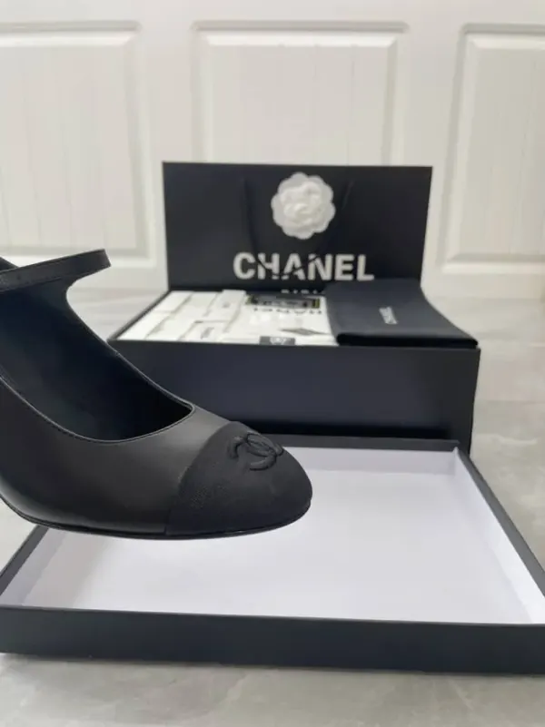 Chanel Mary Janes Black G45118 B14015 94305