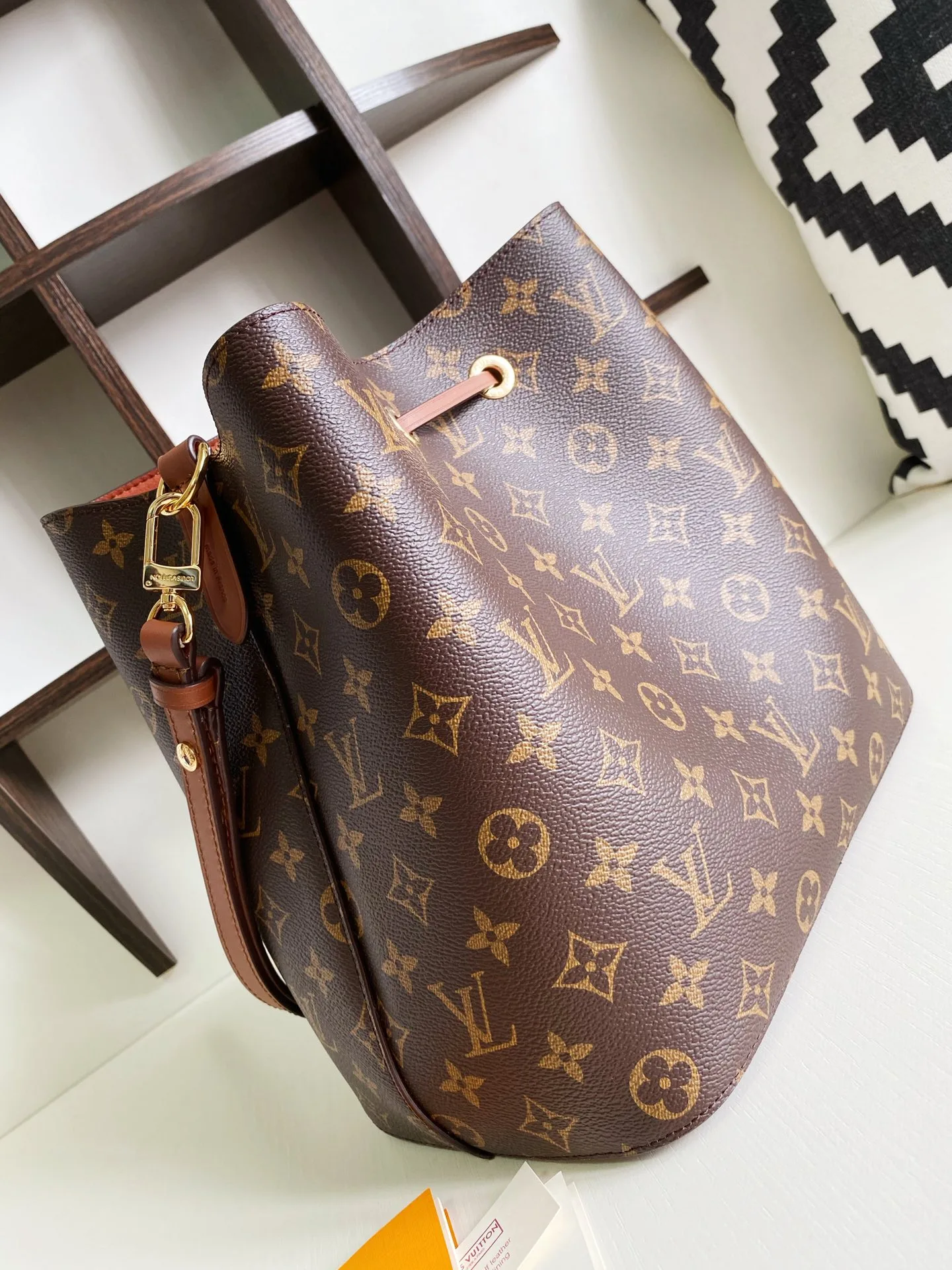Louis Vuitton Neonoe Mm Brown M44887