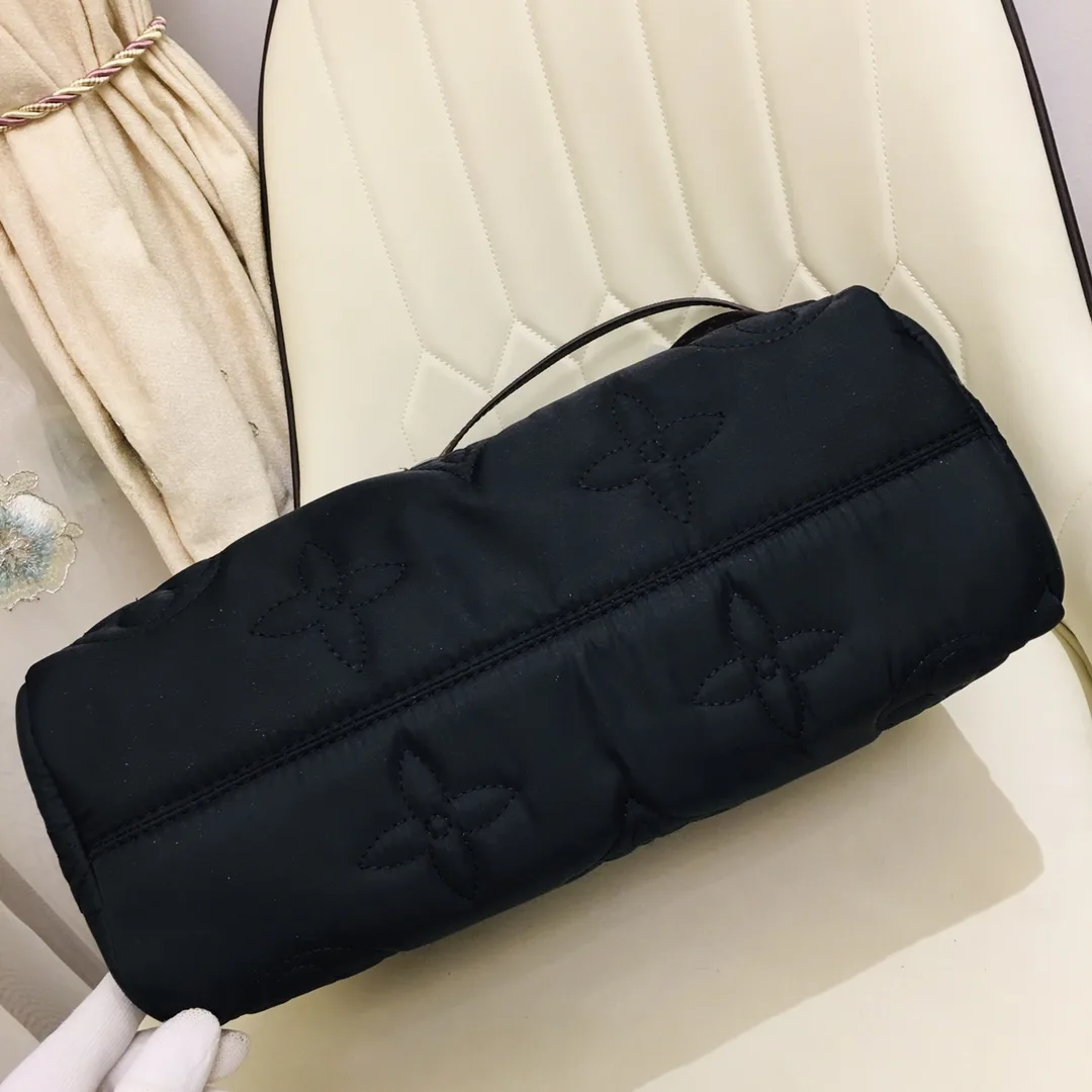 Louis Vuitton Pillow Onthego MM Black M21069 Secondary image