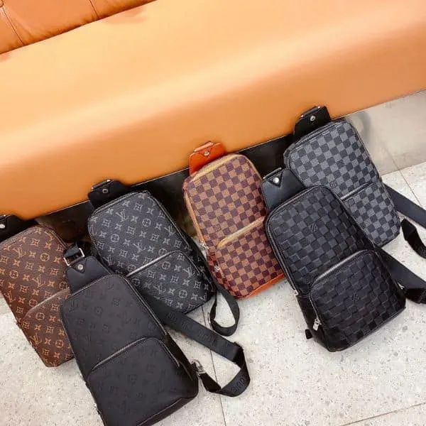 Louis Vuitton Louis Vuitton Avenue Slingbag Monogram Black 31Cm M45897