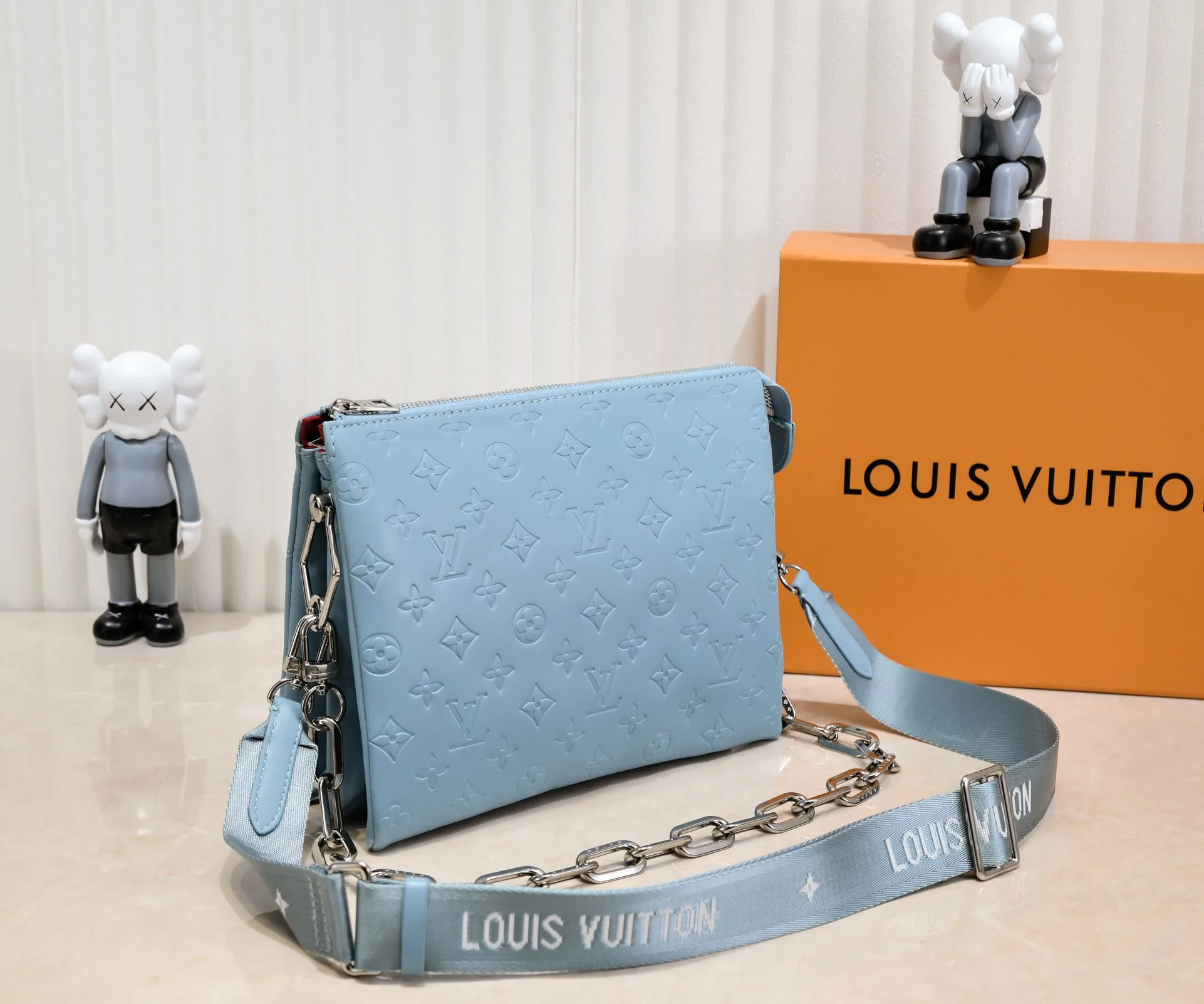Louis Vuitton Coussin Pm Ice Blue 26Cm M21197 Secondary image