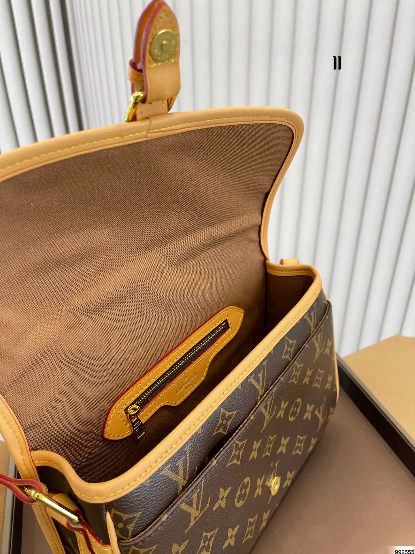 Louis Vuitton Monogram Canvas Sologne 26Cm Brown Secondary image