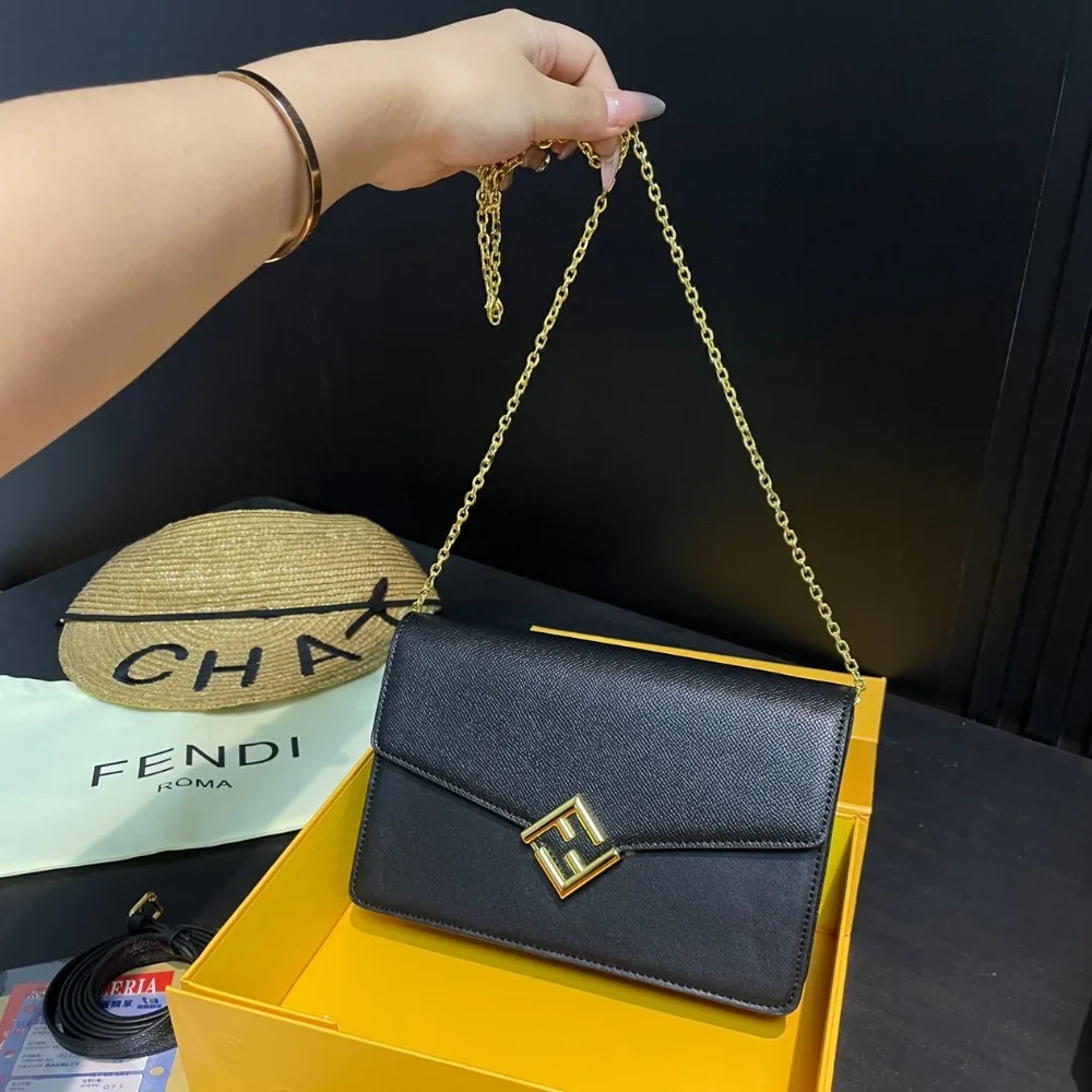Fendi Ff Diamonds Wallet On Chain Black 22Cm 8M0488Alv4F0Kur Secondary image