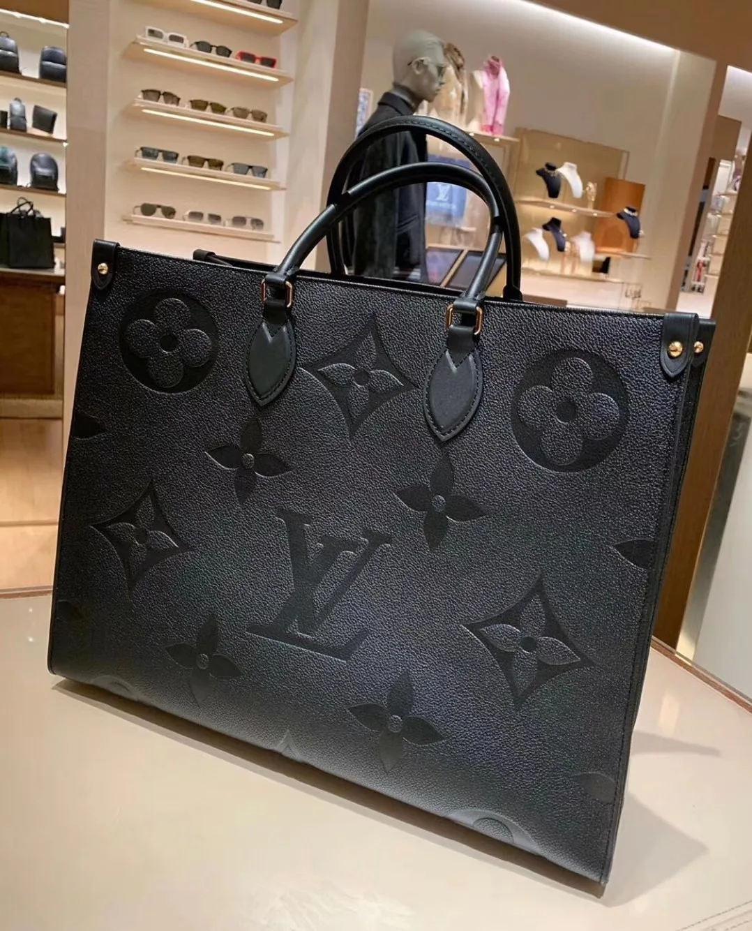 Louis Vuitton Onthego Gm 41Cm Black M44925 Secondary image