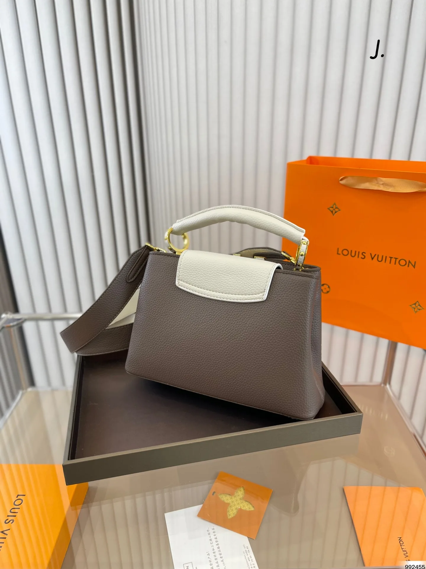 Louis Vuitton Capucines Mm Brown M59516 Secondary image