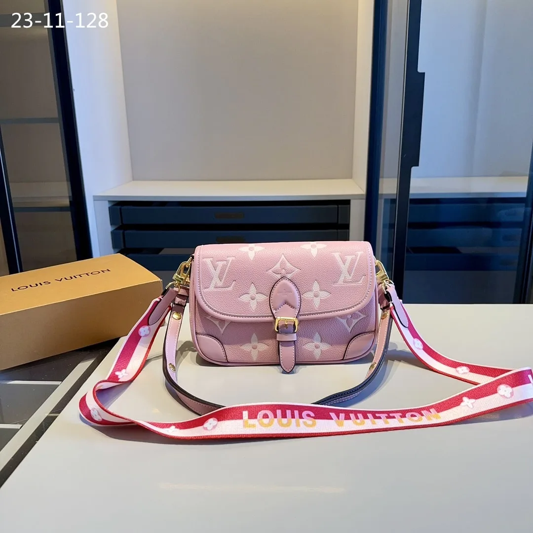 Louis Vuitton Diane Monogram Pink 25Cm Secondary image