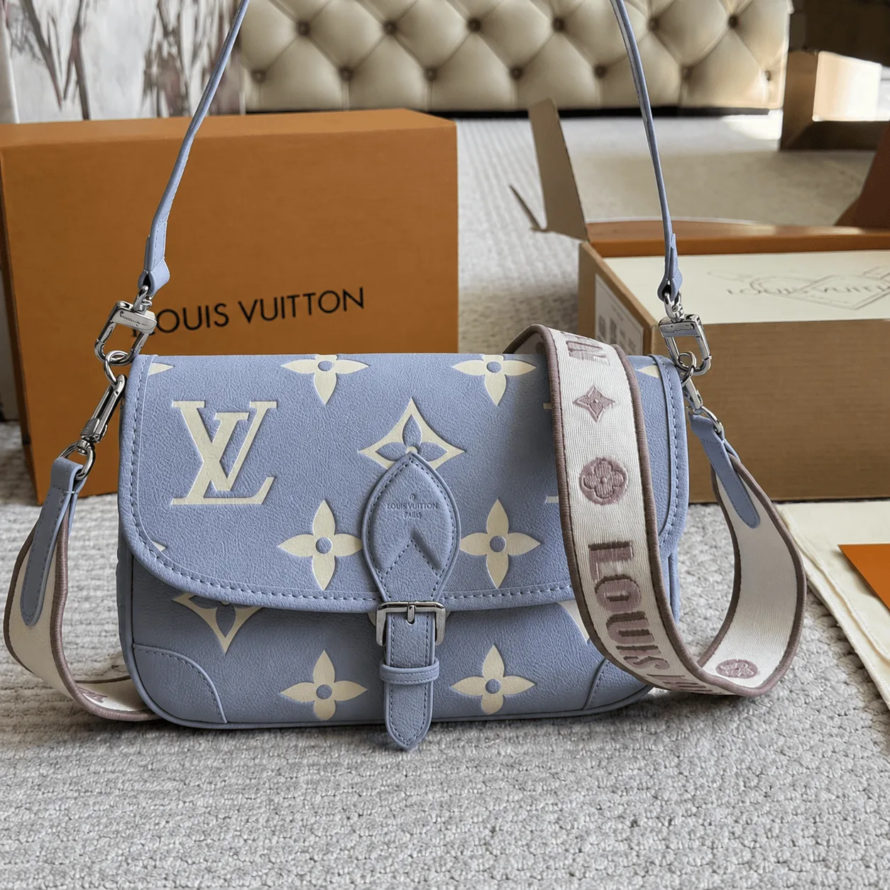 Louis Vuitton Diane Monogram Blue 25Cm Secondary image