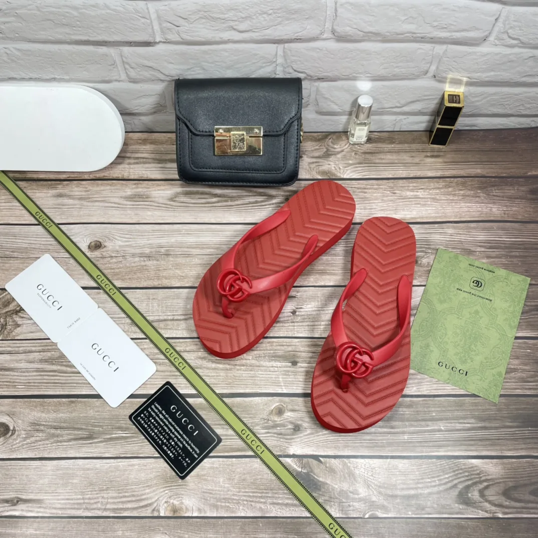 Gucci Women’s Chevron Thong Red 655463 J8710 6433 Secondary image