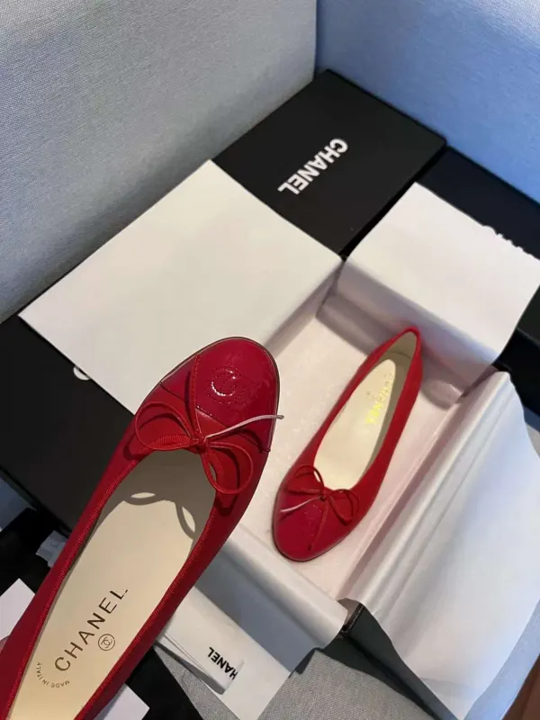 Chanel Cc Cap Toe Ballet Flats In Light Red Patent Leather