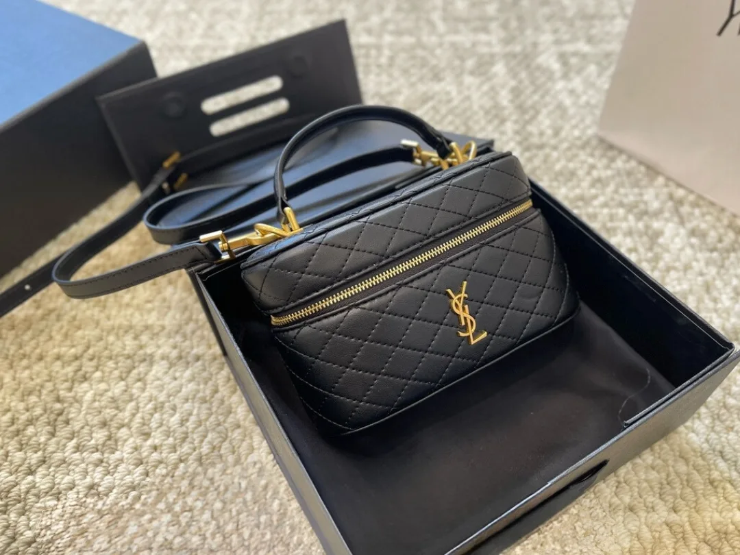 Saint Laurent Mini Gaby Leather Vanity Bag Strap Saint Laurent Black 18Cm 7667311El071000 Secondary image