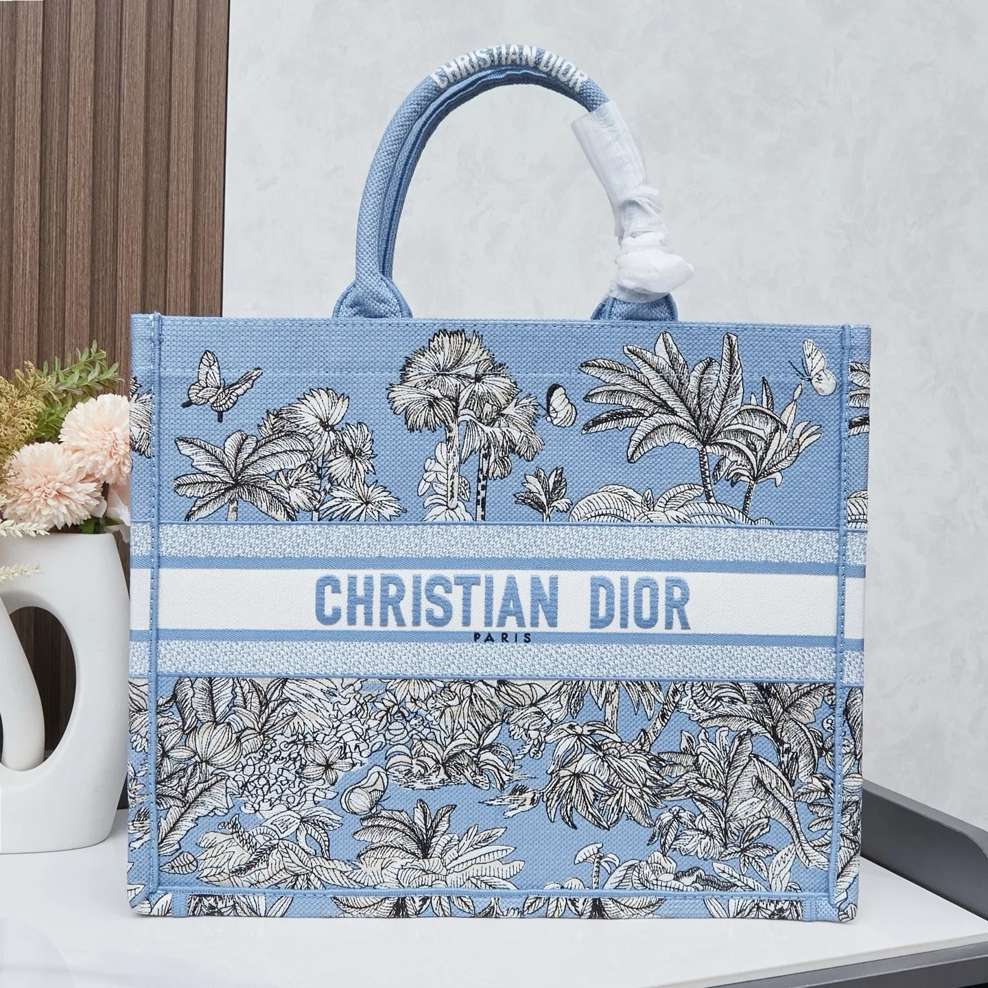 Dior Large Book Tote In Blue Toile De Jouy Embroidery (42cm) Secondary image