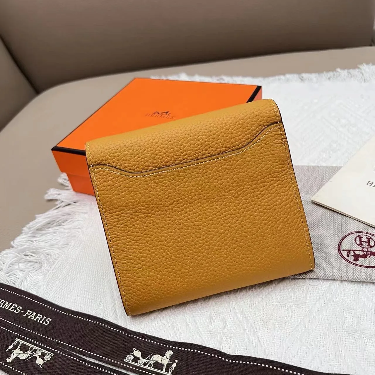 H Evercolor Constance Compact Passant Wallet Jaune Ambre Secondary image