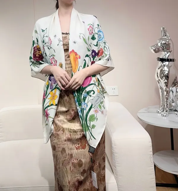 Gucci White Flora Print Silk Carré Scarf
