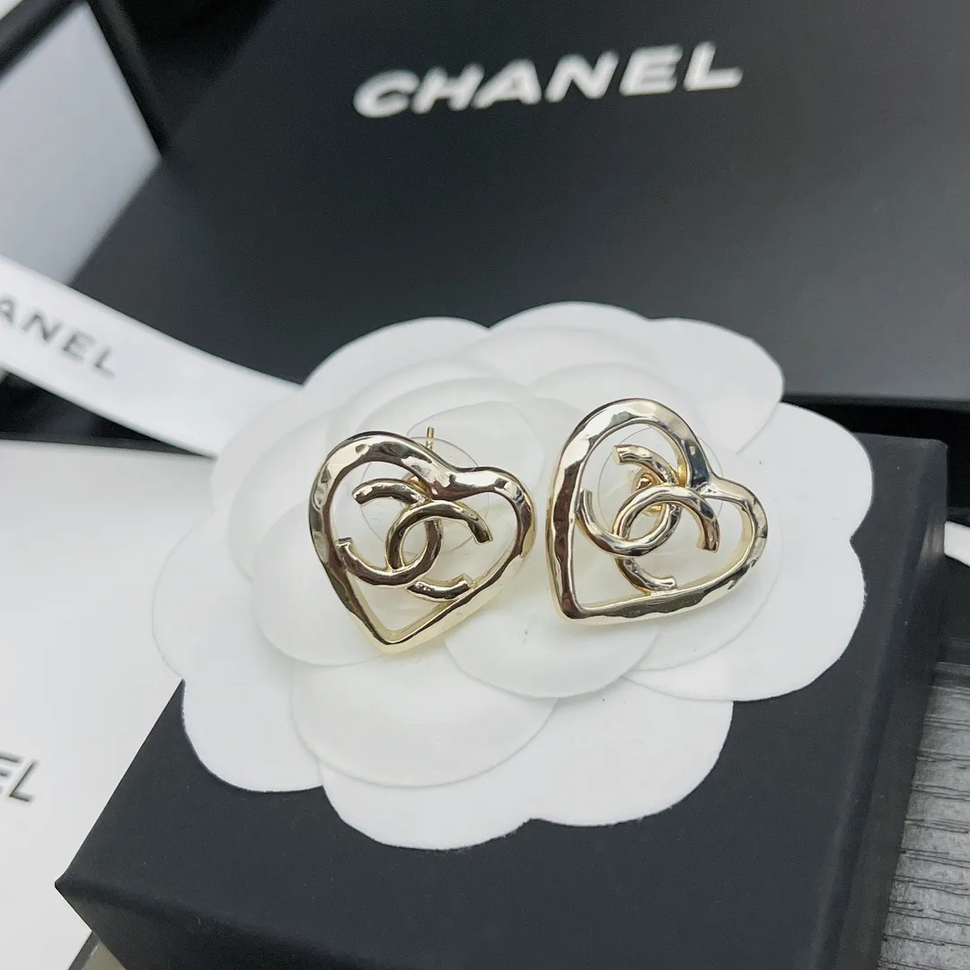 Chanel CC Heart CoCo In Love Earrings Gold Secondary image