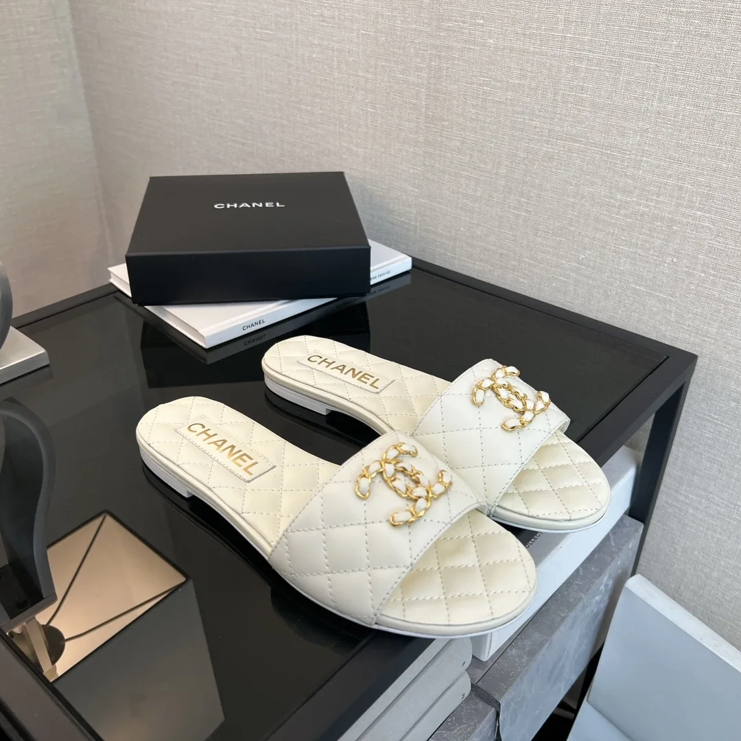 Chanel 23P Quilted Cc Chain Mule Sandal White