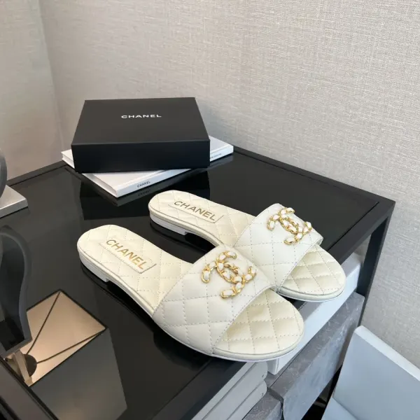 Chanel 23P Quilted Cc Chain Mule Sandal White