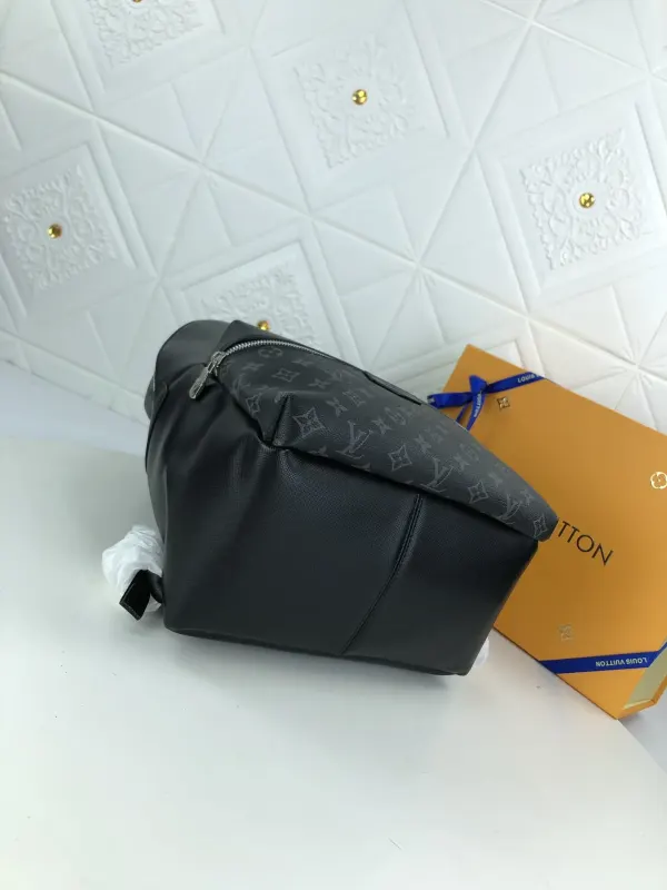 Louis Vuitton Discovery Backpack Pm Black 40Cm M30230
