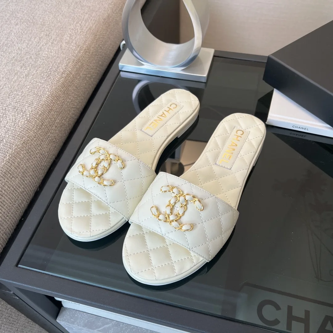 Chanel 23P Quilted Cc Chain Mule Sandal White