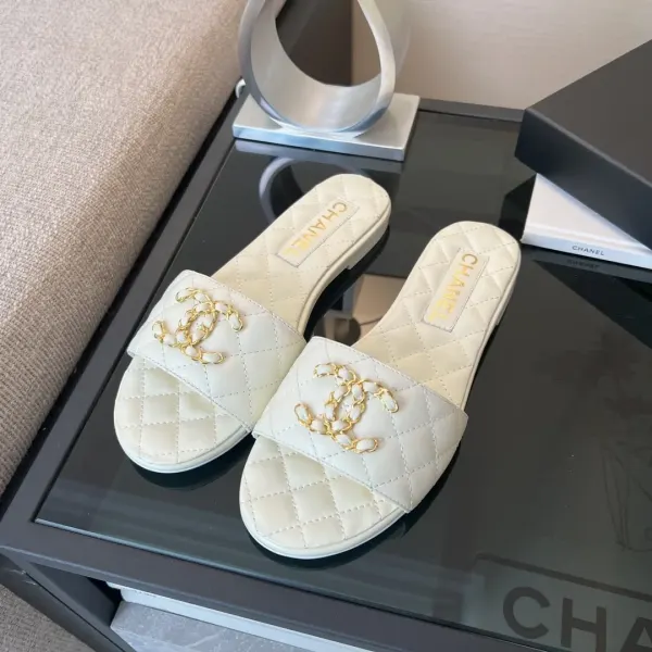 Chanel 23P Quilted Cc Chain Mule Sandal White