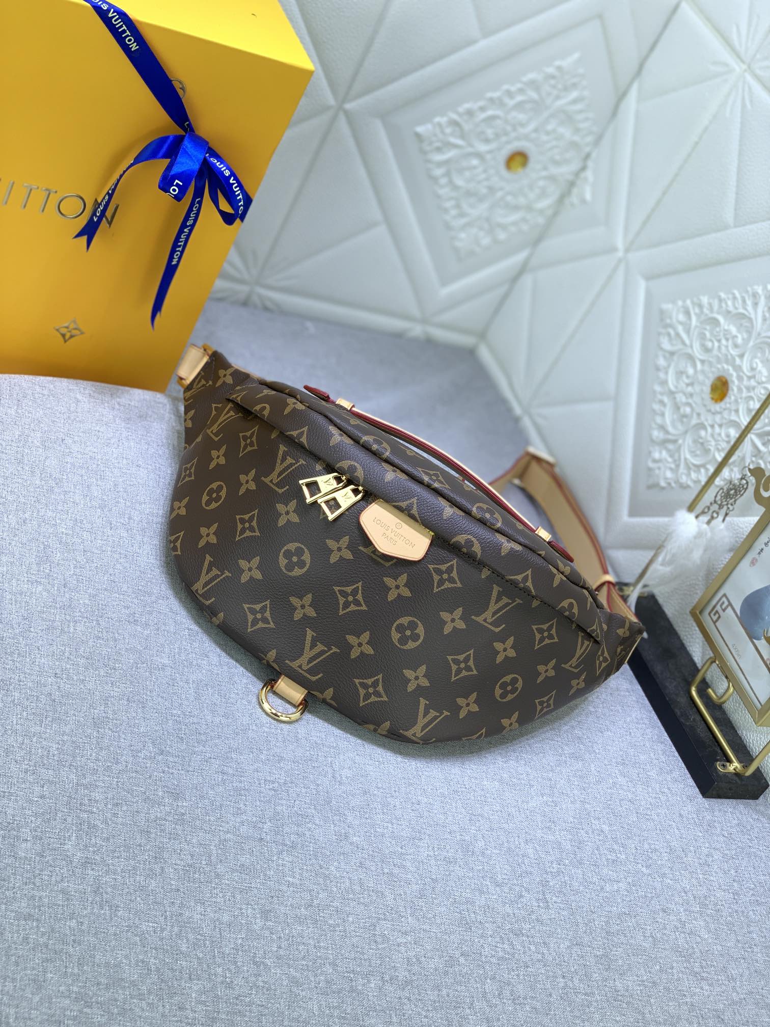 Louis Vuitton Monogram Bumbag Brown M43644 Secondary image