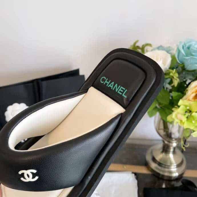 Chanel 22P Lambskin Padded Pool Thong Logo Black