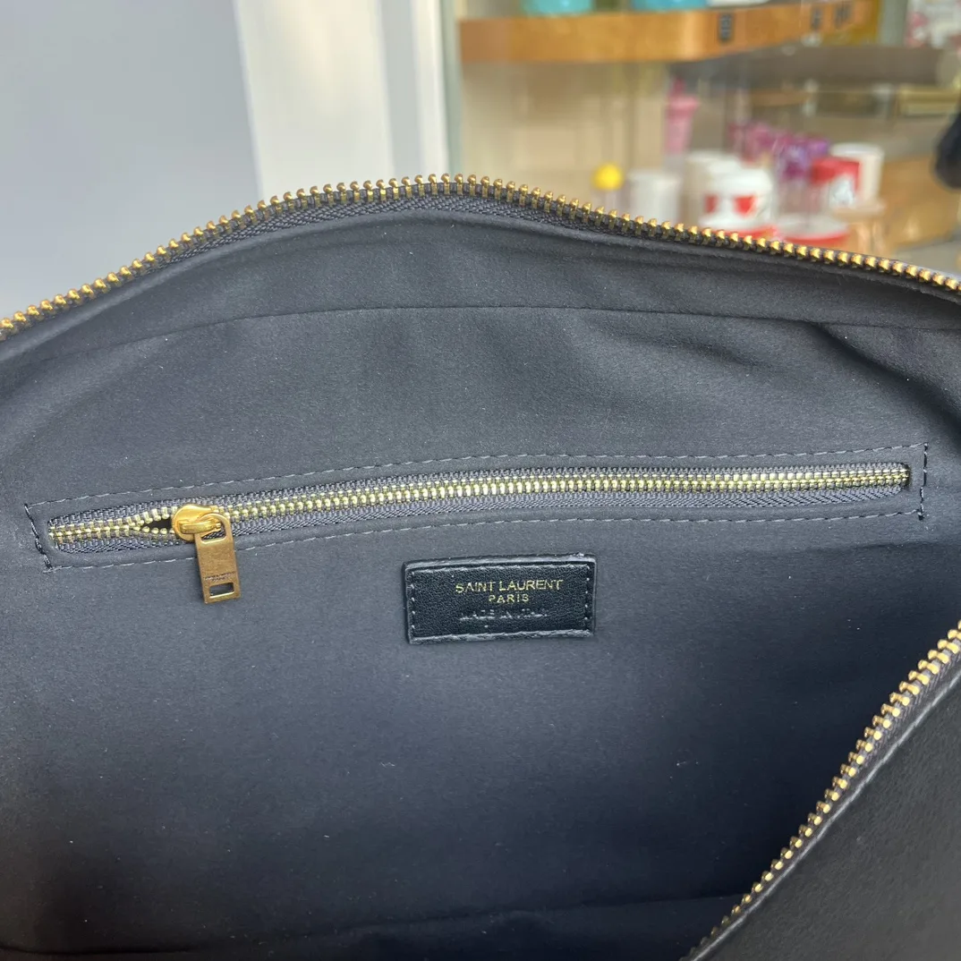 Saint Laurent Lyia Duffle In Quilted Lambskin Black 31Cm 7667851El071000 Secondary image