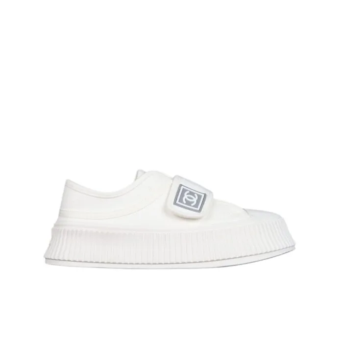 Chanel Logo Embroidered Shearling Cream Slides – 37 Eu 6 Us 24 Cm 9 4 In