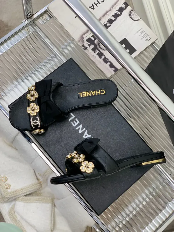 Chanel Mules Lambskin Black G40132