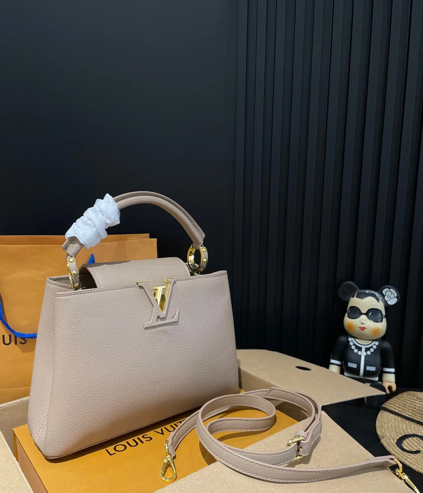 Louis Vuitton Capucines BB Bag Grey 27Cm M94634 Secondary image