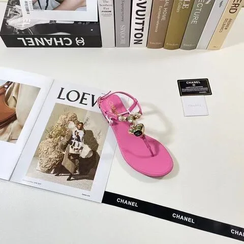 Chanel Shiny Lambskin Pearl Crystal CC Heart Thong Sandals Pink