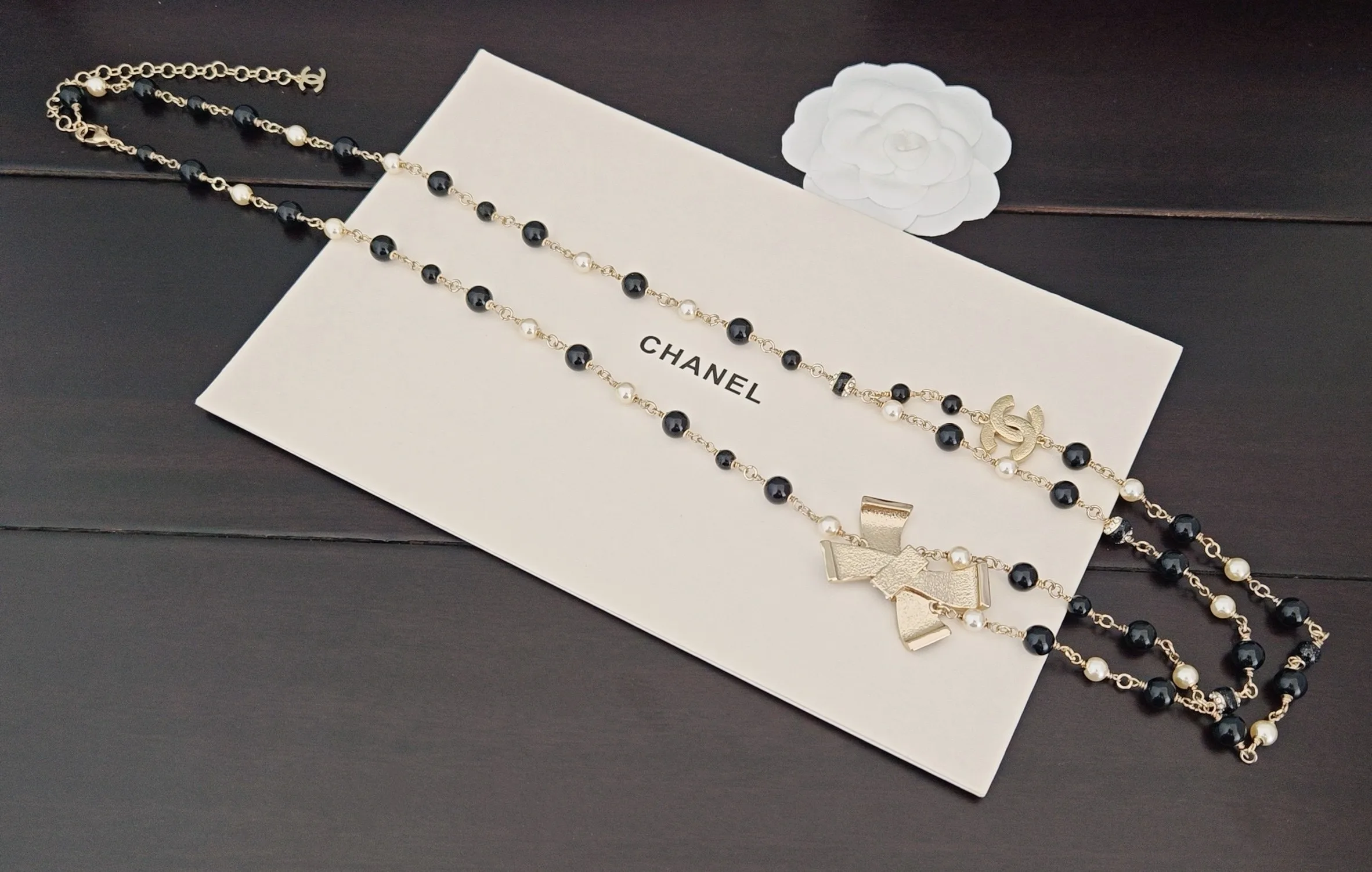 Chanel CC Pearl Ribbon-Threaded Chain Belt And Sautoir Secondary image