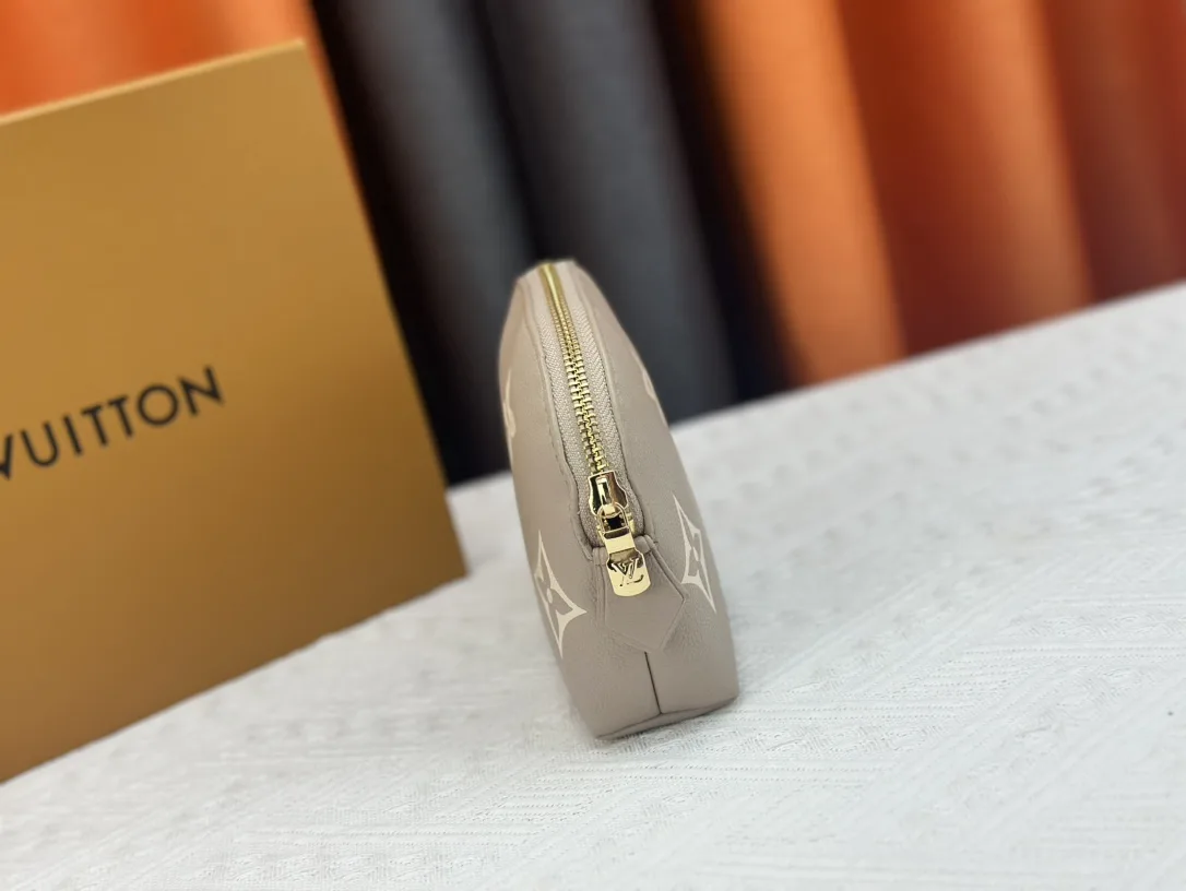 Louis Vuitton Cosmetic Pouch Pm Creme 17Cm M45951