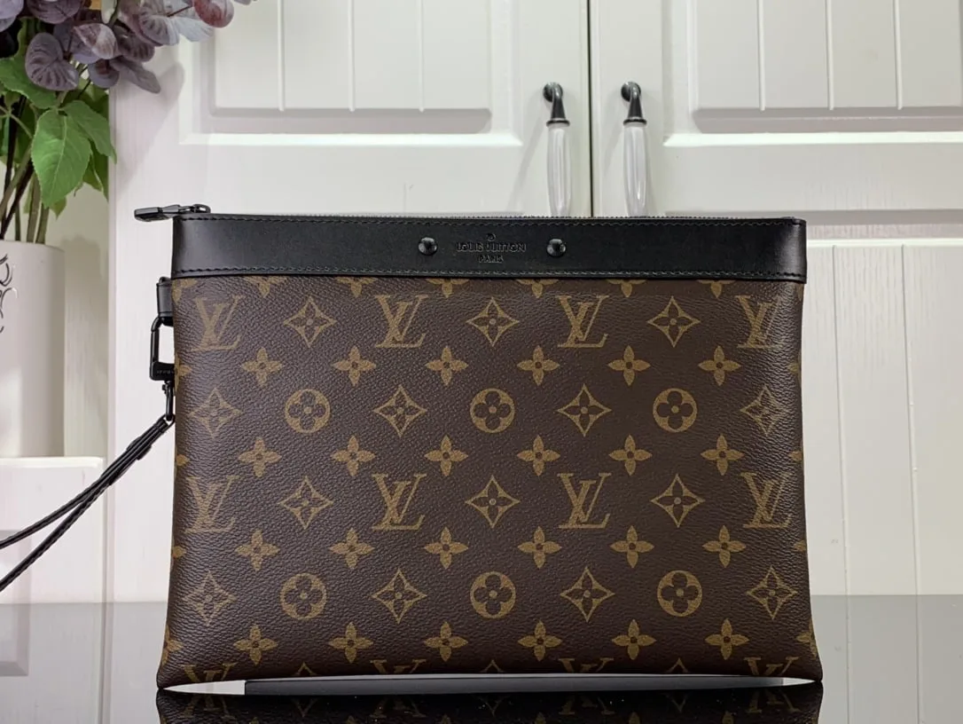 Louis Vuitton To Go Pochette Monogram Brown 30Cm Secondary image