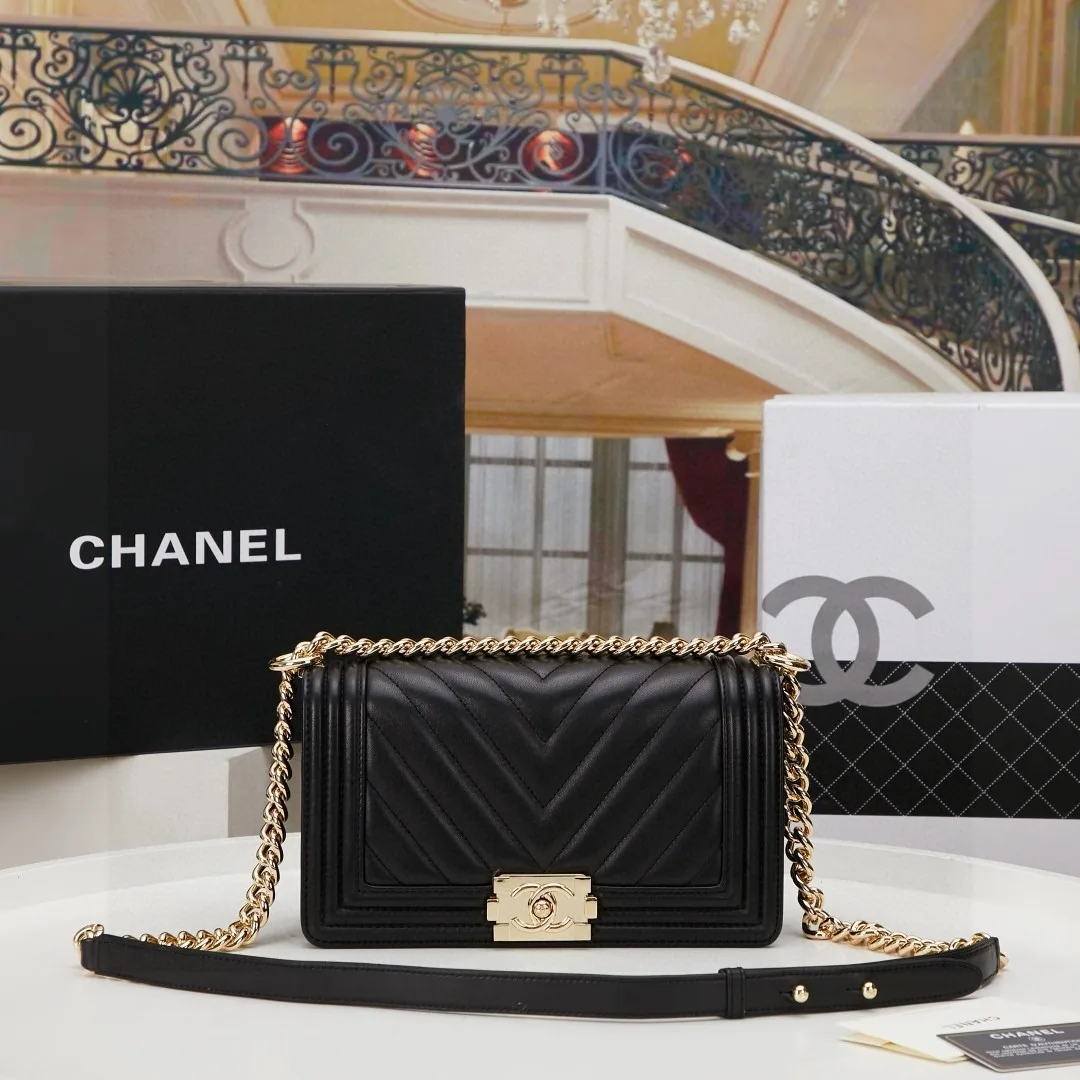 Chanel Medium Boy Bag Black Chevron Caviar Light Gold Hardware Secondary image